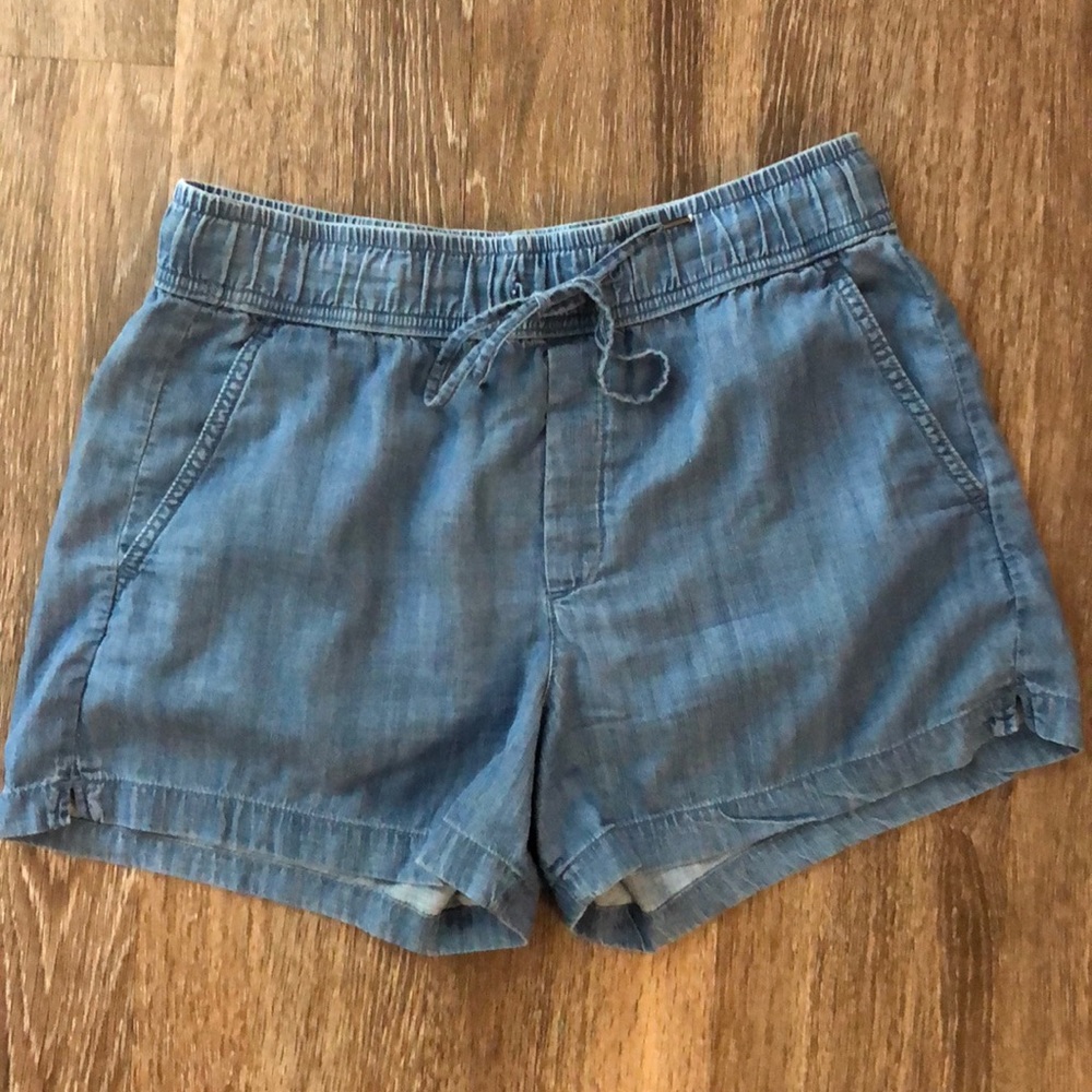 Gap Women’s Lightweight Chambray Short